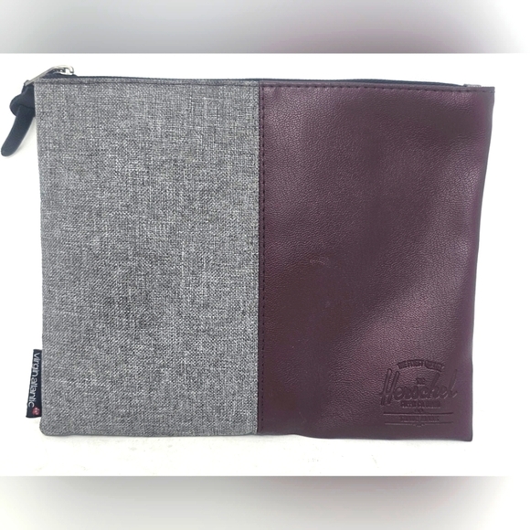 The Herschel 9.5” x 7.5” Make-Up Bag Virgin Atlantic Full Zip Clean Travel Bag - Picture 1 of 7
